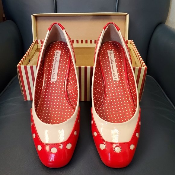 B.A.I.T. Shoes - B.A.I.T. slip on low heel pumps